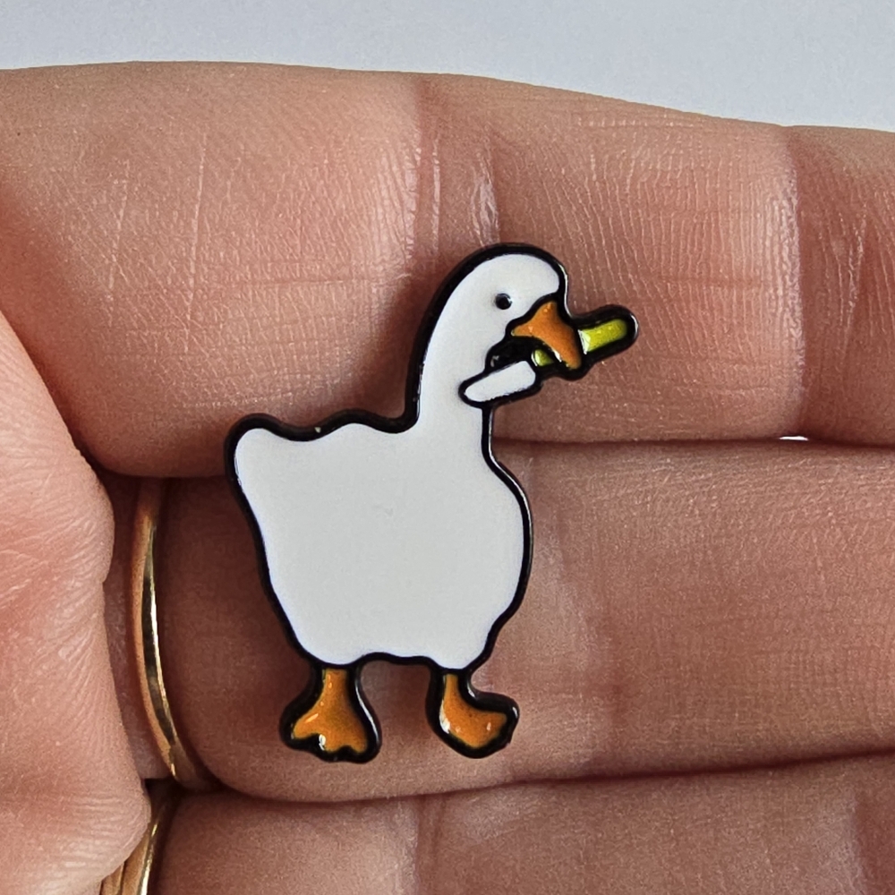Goose with a knife pin enamel lapel brooch bird duck white black - Picture 4 of 9